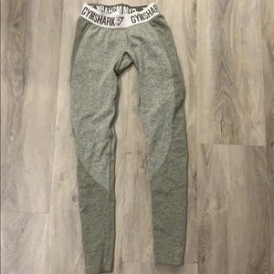 Gym shark leggings